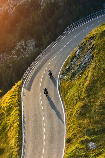 Motorcycle drivers riding in Alpine highway. Outdoor photography — Stock Photo, Image