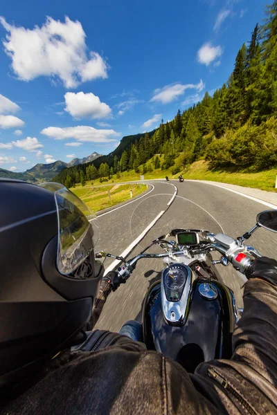 Dettaglio manubrio moto. Fotografia all'aperto, Alpine lan — Foto Stock