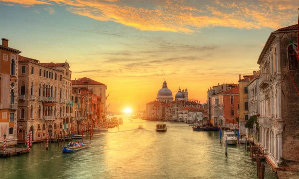 Beautiful sunrise in Grand canal with Church of Santa Maria, Ven — Stock Photo, Image