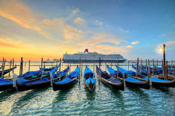 Group of gondolas moored by Saint Mark square — Stock Photo, Image