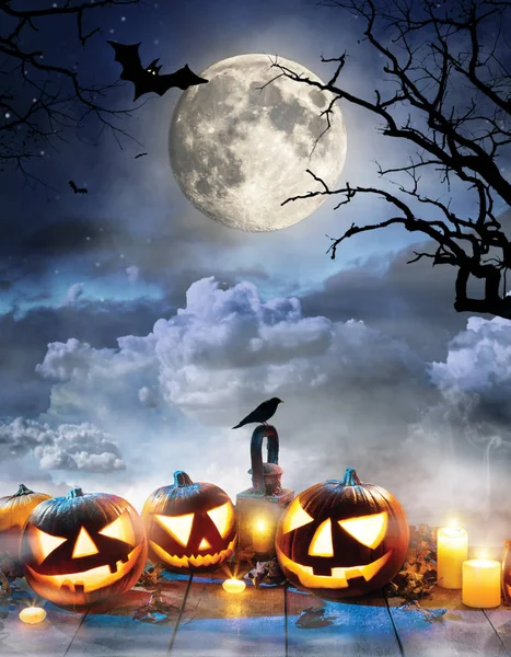 Spooky halloween pumpkins on wooden planks — Stock Photo, Image