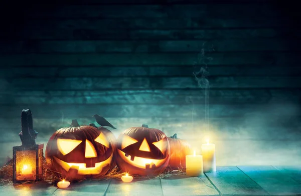 Spooky halloween pumpkins on wooden planks — Stock Photo, Image