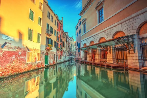 Historical streets in water canal filled with green water, Venic — Stock Photo, Image