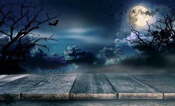 Gruseliger Halloween-Hintergrund mit leeren Holzplanken — Stockfoto