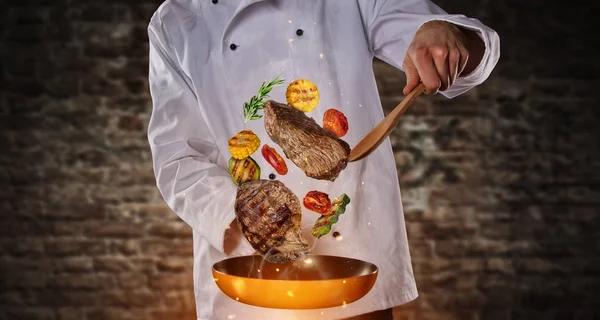 Close-up of chef preparing beef steaks with vegetable — Stock Photo, Image