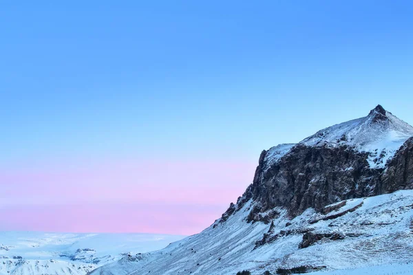 Beautiful Iceland mountain range in beautiful sunrise light — Stock Photo, Image