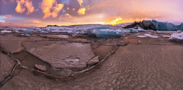 Parte superior de los témpanos glaciares con cielo soleado, Islandia —  Fotos de Stock