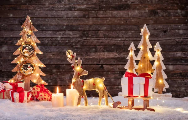 Karácsonyi háttér-világító jávorszarvas és a karácsonyfa. — Stock Fotó