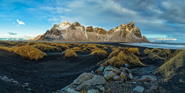 Vestrahorn stockknes mountain range, Island — Stockfoto