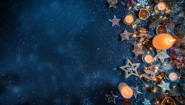 Jul bakgrund med dekorationer och ljus. Gratis s — Stockfoto