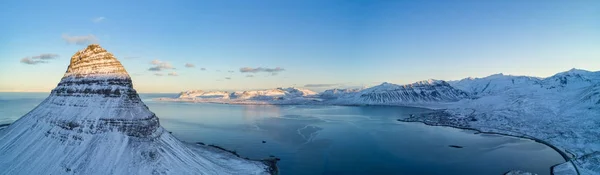 冰岛冬季 Kirkjufell 山鸟瞰图. — 图库照片