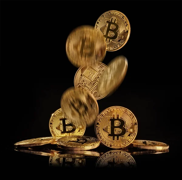 Bitcoins, cryptocurrecny gelecek. Siyah arka plan üzerine izole — Stok fotoğraf