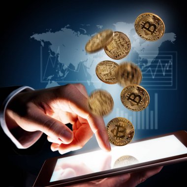 Tablet ekran dokunaklı işadamı el ile dijital düzeni.
