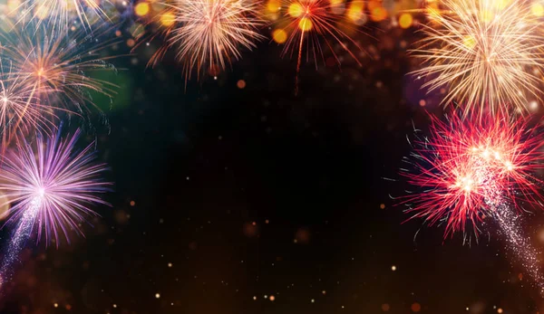 Fundo de fogo de artifício colorido abstrato com espaço livre para texto. — Fotografia de Stock