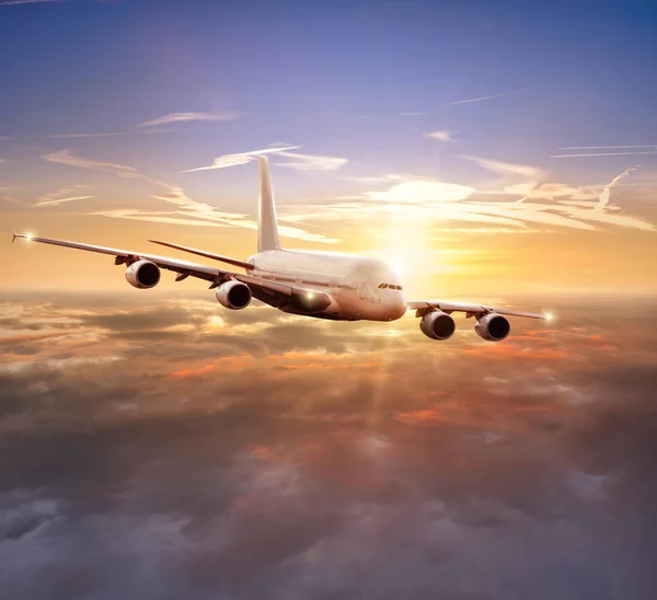 Huge commercial airplane flying above clouds — Stock Photo, Image