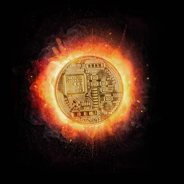 Bitcoin crypto pénznem a tűz, elszigetelt fekete háttér — Stock Fotó