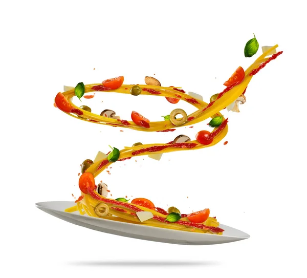 Käsite lentävät ruokaa lautasella ja perinteinen italialainen pasta — kuvapankkivalokuva