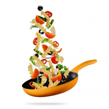 Makarna ve tavada sebze gıda hazırlanması uçan kavramı