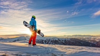 Dağ, Alp sahne üstünde Snowboarder