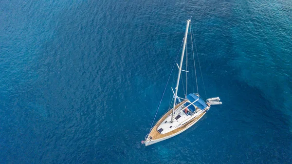 Vista aerea di ancoraggio yacht in mare aperto . — Foto Stock