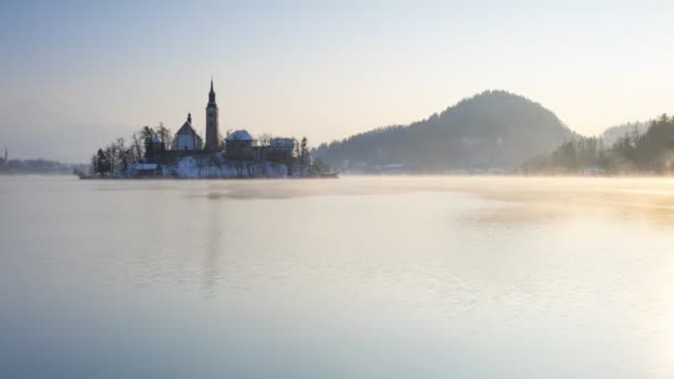 Tidsforfall Bled Lake Med Kirke Soloppgang – stockvideo