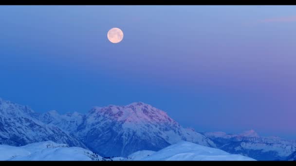 Breve Lapso Tiempo Caída Luna Llena Las Montañas Alpinas — Vídeo de stock