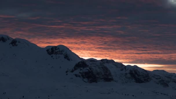 Time Lapse Van Alpine Bergen Winter Prachtige Zonsondergang Met Gekleurde — Stockvideo