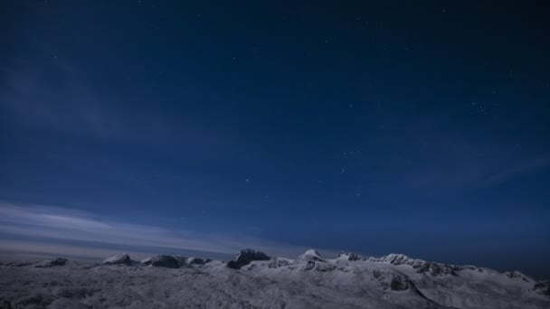 Πάροδο Του Χρόνου Αλπικά Βουνά Χειμώνα Υπέροχο Ηλιοβασίλεμα Χρωματιστό Ουρανό — Αρχείο Βίντεο