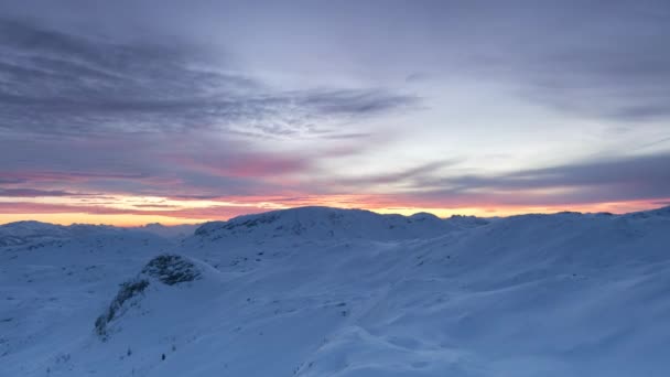 Tidsfördröjning För Alpine Bergen Vintern Vacker Solnedgång Med Färgade Himmel — Stockvideo