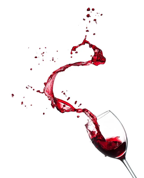 Rode wijn spatten van glas op witte achtergrond — Stockfoto