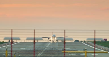 Ticari uçak piste, süper telefoto zum objektif açılış