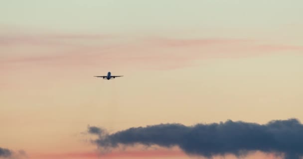 Commerciële Vliegtuig Opstijgen Startbaan Zonsondergang — Stockvideo