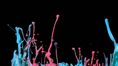 Siyah arka planda izole edilmiş dans eden renklerin süper yavaş çekimi. Profesyonel yüksek hızlı sinema kamerasıyla çekildi, 1000fps.