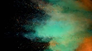 Siyah arka planda izole edilmiş süper yavaş renkli barut patlaması. Yüksek hızlı sinema kamerası, 1000fps.