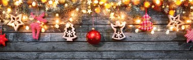 Boş yeri olan dekoratif Noel çelenkleri