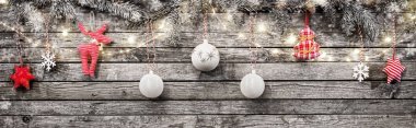 Boş yeri olan dekoratif Noel çelenkleri