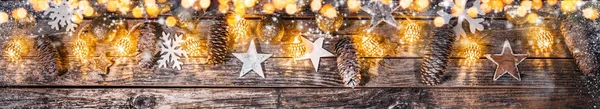 Decoratieve kerstslingers met vrije ruimte — Stockfoto