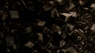 Çiğ çikolata parçalarından oluşan uçan bir grup süper yavaş çekim. Yüksek hızlı sinema kamerası, 1000fps.