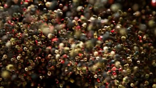 超慢速飞行的全彩色胡椒香料 用高速相机拍摄 1000 Fps — 图库视频影像