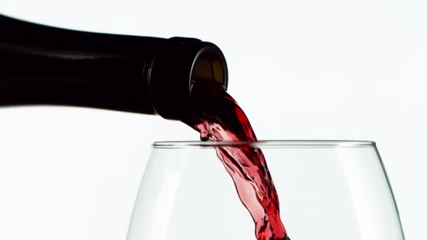 Movimento Super Lento Derramar Vinho Tinto Detalhes Isolado Fundo Branco — Vídeo de Stock