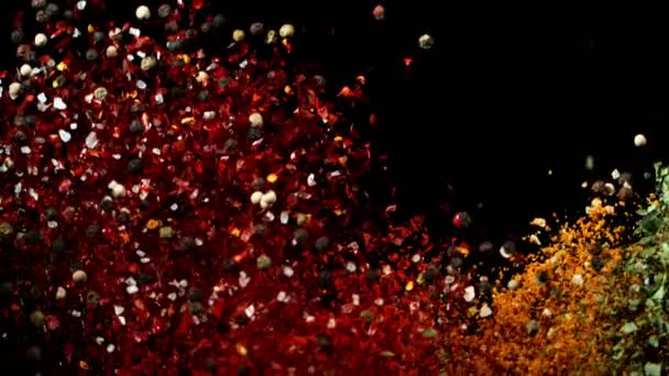 超级慢动作的飞行香料混合 用高速摄像机拍摄 每秒1000帧 — 图库视频影像
