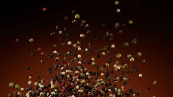 乾燥全粒粉スパイスを飛んでの超スローモーション 高速フィルムカメラで撮影しました — ストック動画