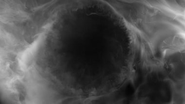 Renkli duman etkisinin yavaş hareketi ve ortaya çıkan daire