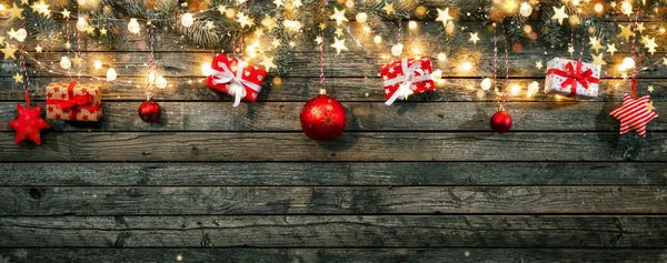 Χριστουγεννιάτικο ρουστίκ φόντο με ξύλινες σανίδες — Φωτογραφία Αρχείου