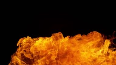 Süper Yavaş Ateş Patlaması Kara Arkaplanda izole edildi. Yüksek Hız Kamerası 'nda çekildi, 1000 fps.