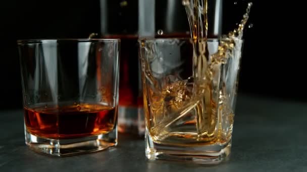 Super Slow Motion Pouring Whiskey Rum Slide Motion Filmed High — Stock Video