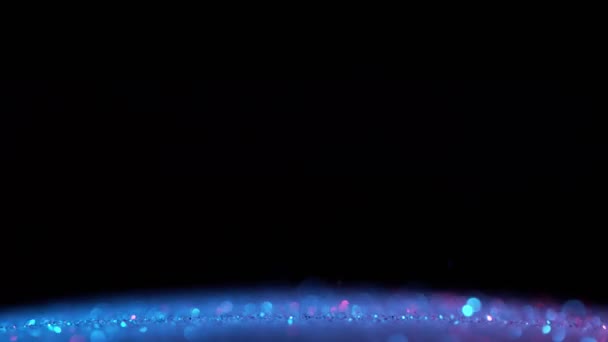 ネオンカラーで輝く抽象的なきらびやかな背景の超スローモーション 1000 Fpsという超高速カメラで撮影しました — ストック動画