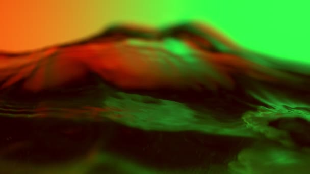 Супер Повільний Рух Бризок Хвилі Води Освітленої Неоновими Вогнями Знімається — стокове відео