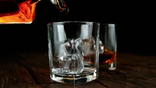 Super Slow Motion Pouring Whiskey Glass Camera Motion Filmed High — Stock Video