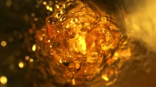 Super Slow Motion Versare Whisky Rum Cognac All Interno Della — Video Stock